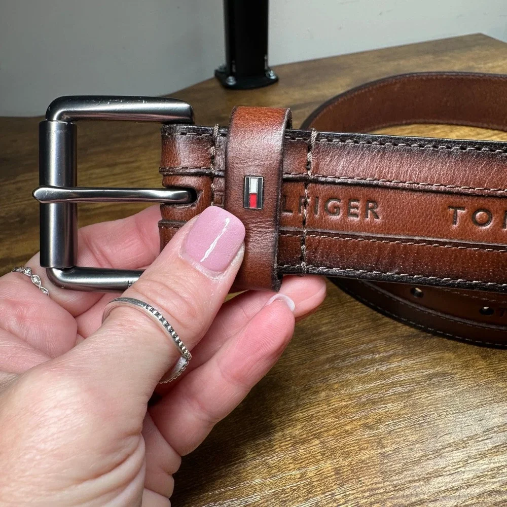 Tommy Hilfiger Mens Brown Genuine Leather Belt Size 30-32 Small Embossed Logo